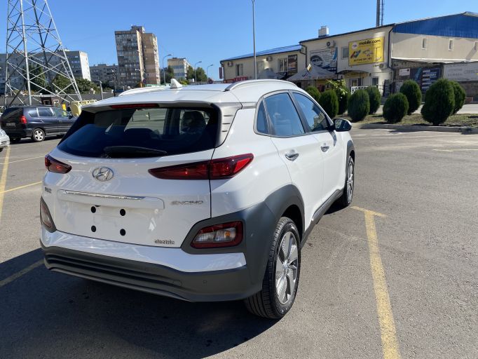 Электро кроссовер Hyundai Encino Kona электромобиль