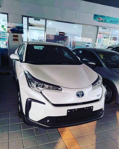Электромобиль Toyota C-HR электрическая тойота IZOA