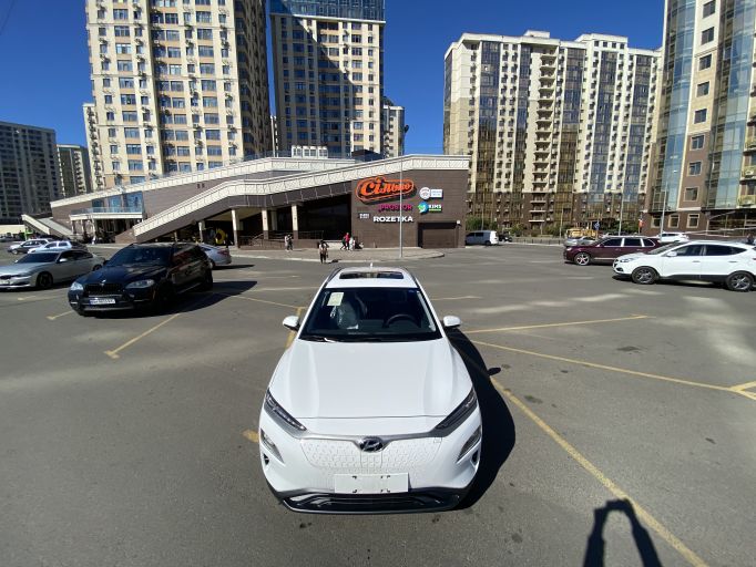 Электро кроссовер Hyundai Encino Kona электромобиль