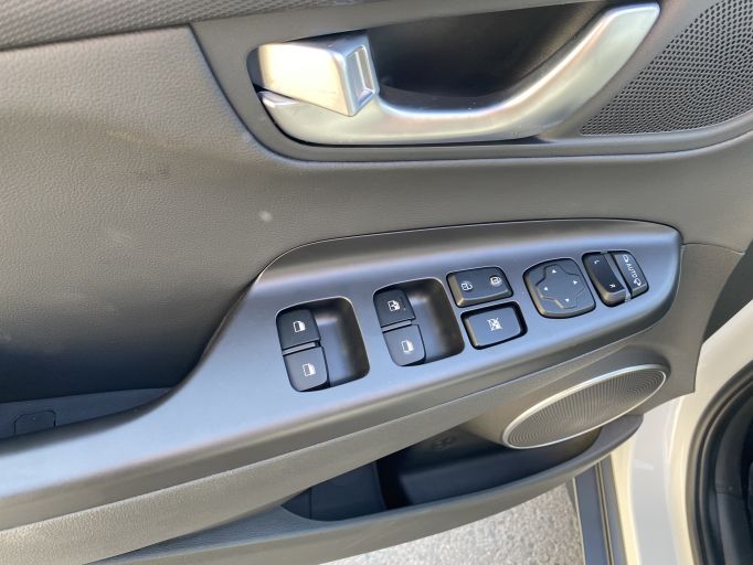 Электро кроссовер Hyundai Encino Kona электромобиль