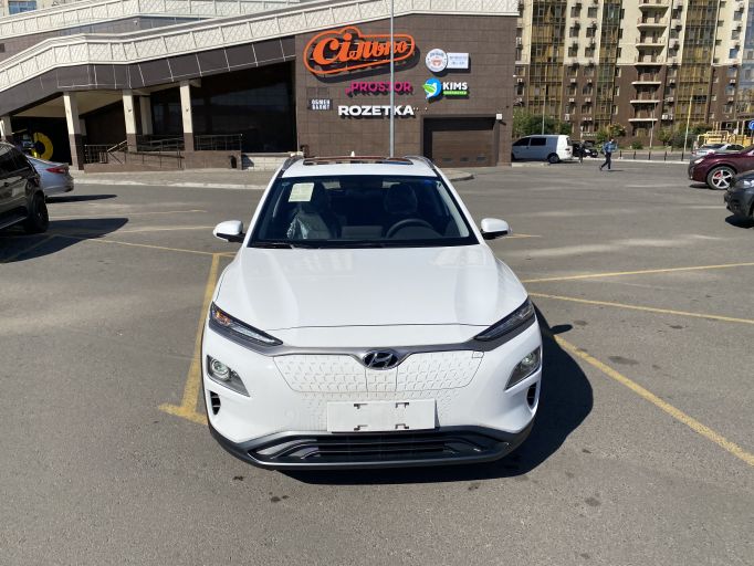 Электро кроссовер Hyundai Encino Kona электромобиль