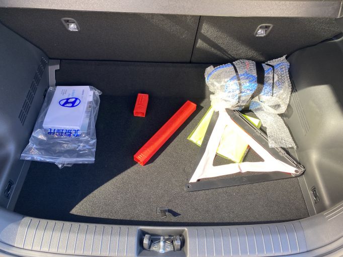 Электро кроссовер Hyundai Encino Kona электромобиль