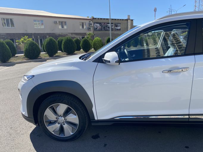 Электро кроссовер Hyundai Encino Kona электромобиль