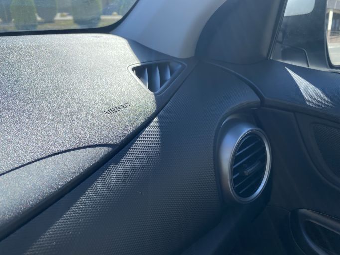 Электро кроссовер Hyundai Encino Kona электромобиль