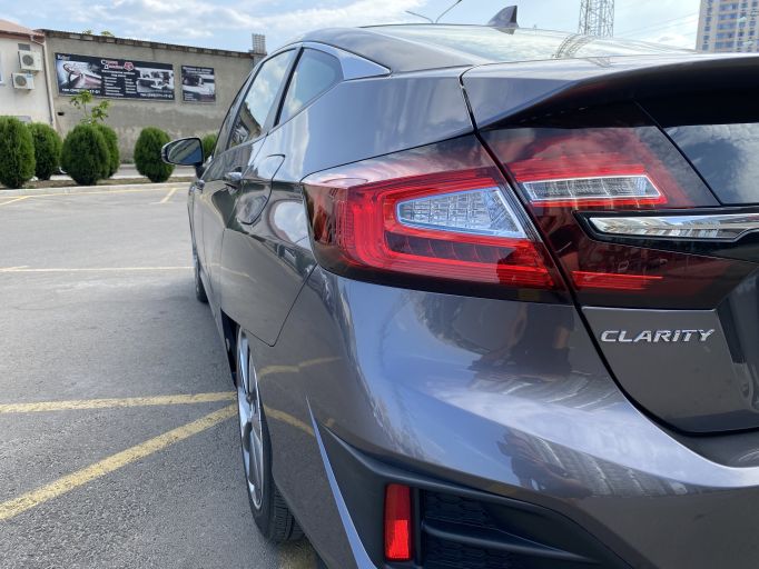 Honda Clarity Plug in Hybrid заряжаемый гибрид