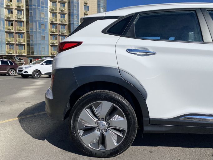 Электро кроссовер Hyundai Encino Kona электромобиль