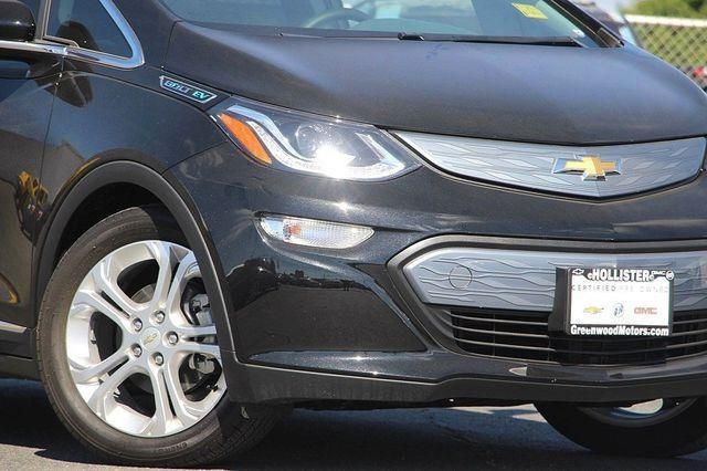 Электро автомобиль Chevrolet Bolt EV 2017 года