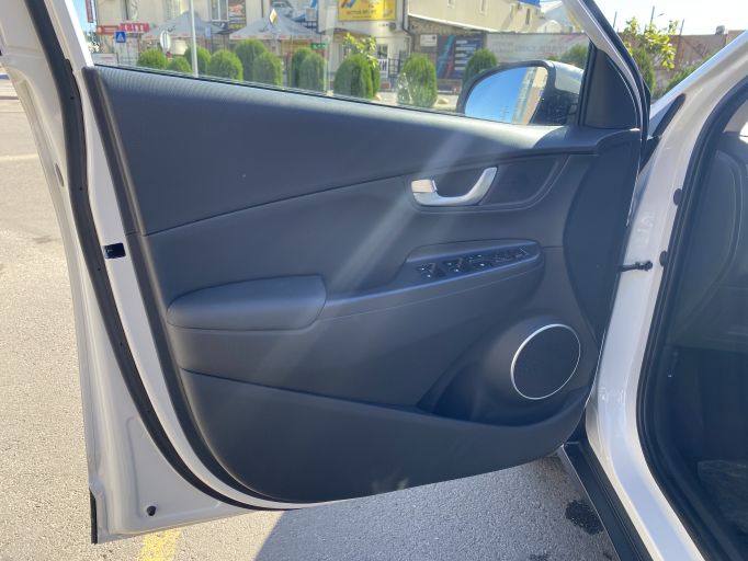 Электро кроссовер Hyundai Encino Kona электромобиль