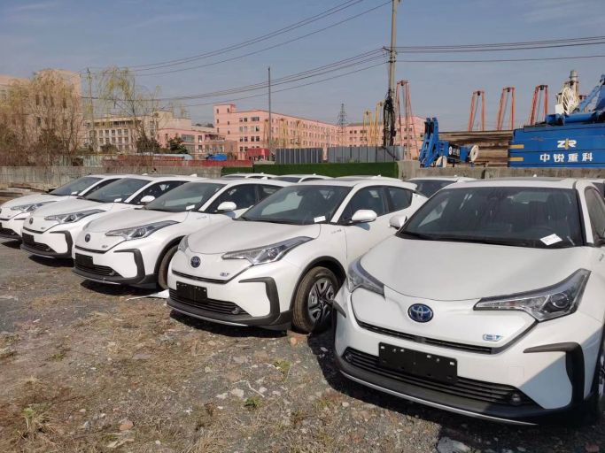 Электромобиль Toyota C-HR электрическая тойота IZOA