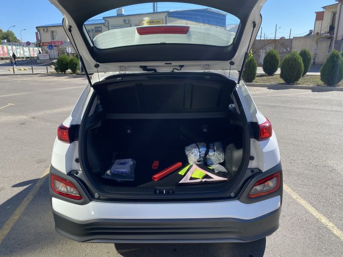 Электро кроссовер Hyundai Encino Kona электромобиль