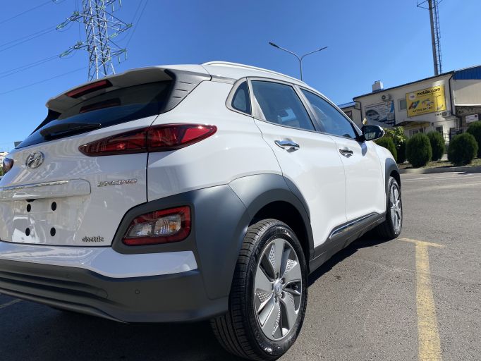 Электро кроссовер Hyundai Encino Kona электромобиль