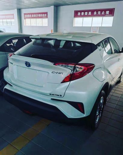Электромобиль Toyota C-HR электрическая тойота IZOA