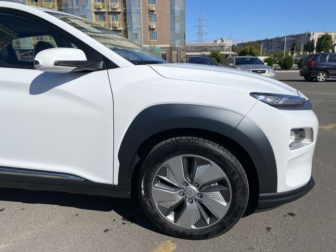 Электро кроссовер Hyundai Encino Kona электромобиль
