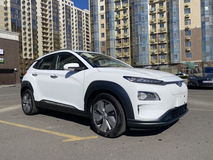 Электро кроссовер Hyundai Encino Kona электромобиль