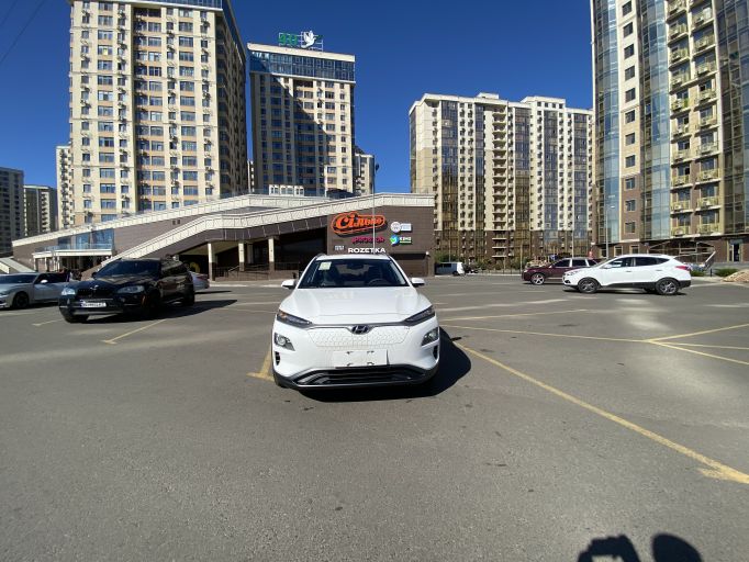 Электро кроссовер Hyundai Encino Kona электромобиль
