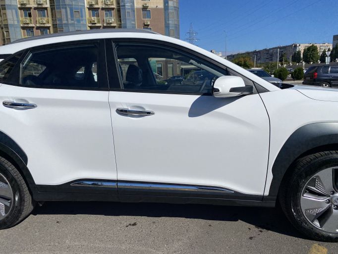 Электро кроссовер Hyundai Encino Kona электромобиль