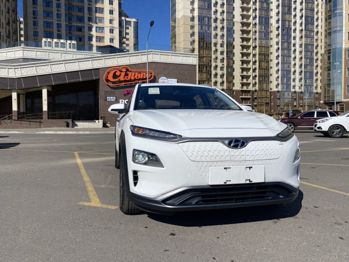 Электро кроссовер Hyundai Encino Kona электромобиль