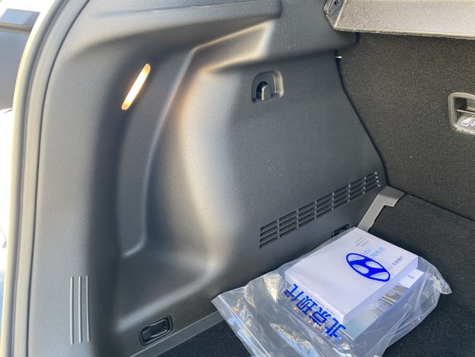 Электро кроссовер Hyundai Encino Kona электромобиль