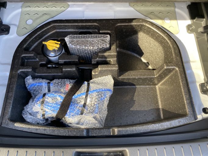 Электро кроссовер Hyundai Encino Kona электромобиль