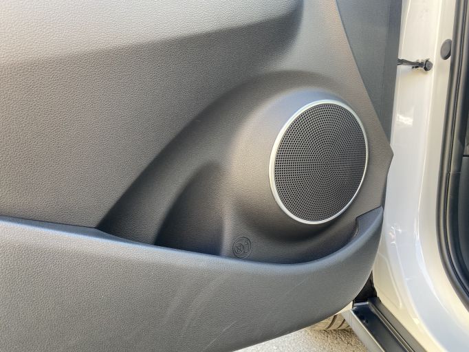 Электро кроссовер Hyundai Encino Kona электромобиль